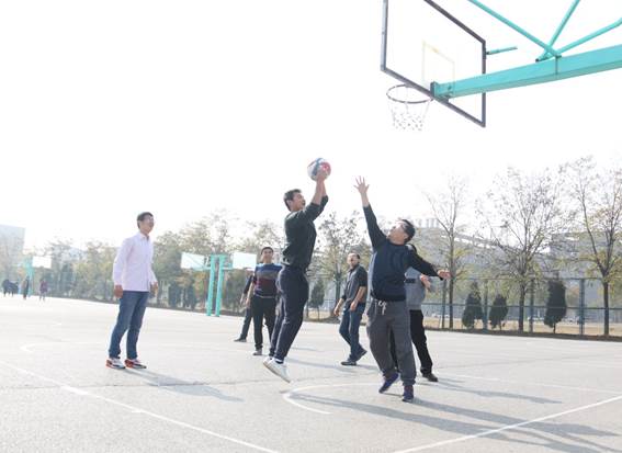 说明: E:\work\宣传部\宣传工作\Photos\2018\201811\20181109永利23411集团召开教职工趣味运动竞赛\xcb\IMG_7170.JPG